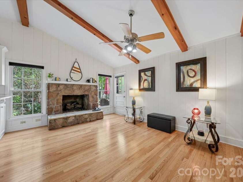 6701 Ronda Avenue, Charlotte, NC 28211.  MLS# CAR4375071, YatesRealty ID 16675. 