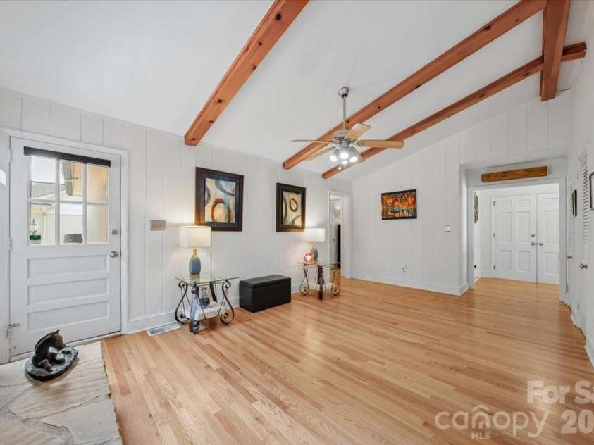 6701 Ronda Avenue, Charlotte, NC 28211.  MLS# CAR4375071, YatesRealty ID 16675. 
