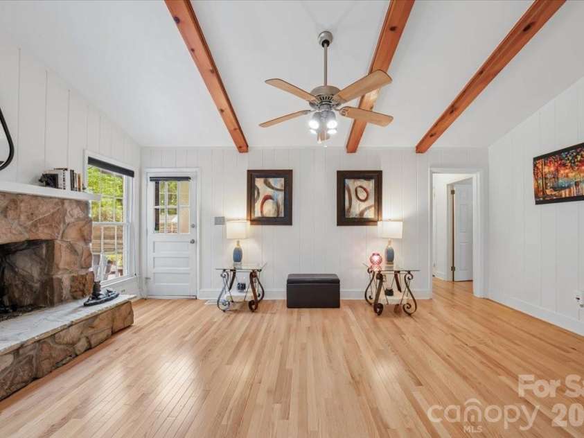 6701 Ronda Avenue, Charlotte, NC 28211.  MLS# CAR4375071, YatesRealty ID 16675. 