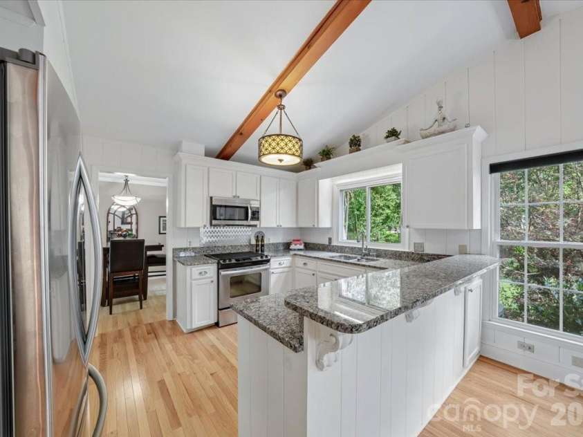 6701 Ronda Avenue, Charlotte, NC 28211.  MLS# CAR4375071, YatesRealty ID 16675. 