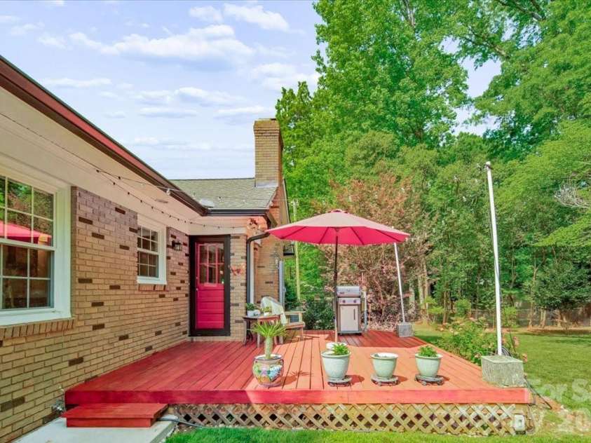 6701 Ronda Avenue, Charlotte, NC 28211.  MLS# CAR4375071, YatesRealty ID 16675. 