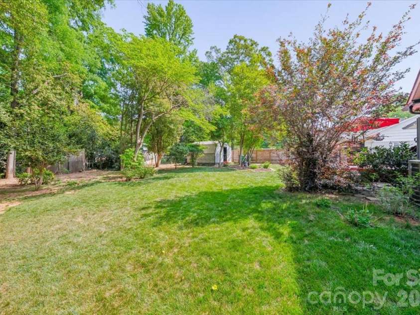 6701 Ronda Avenue, Charlotte, NC 28211.  MLS# CAR4375071, YatesRealty ID 16675. 