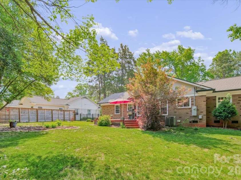 6701 Ronda Avenue, Charlotte, NC 28211.  MLS# CAR4375071, YatesRealty ID 16675. 