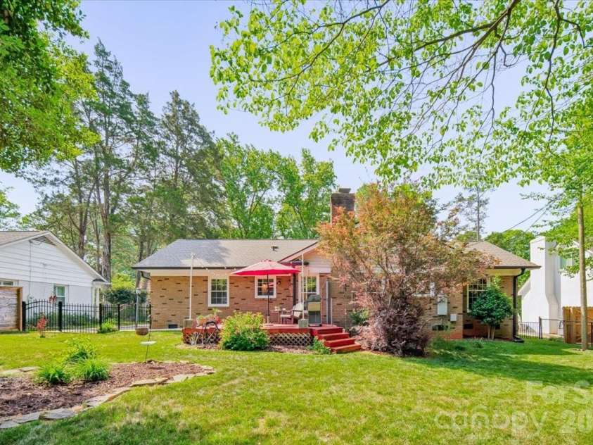 6701 Ronda Avenue, Charlotte, NC 28211.  MLS# CAR4375071, YatesRealty ID 16675. 