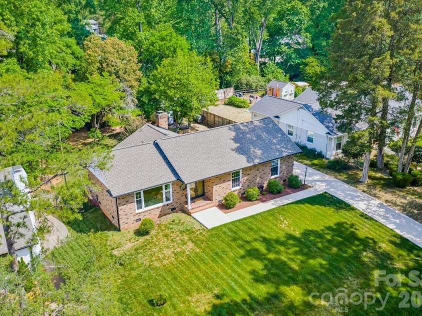 6701 Ronda Avenue, Charlotte, NC 28211.  MLS# CAR4375071, YatesRealty ID 16675. 