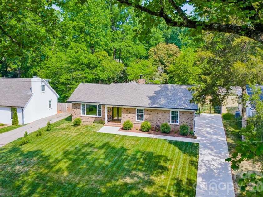 6701 Ronda Avenue, Charlotte, NC 28211.  MLS# CAR4375071, YatesRealty ID 16675. 