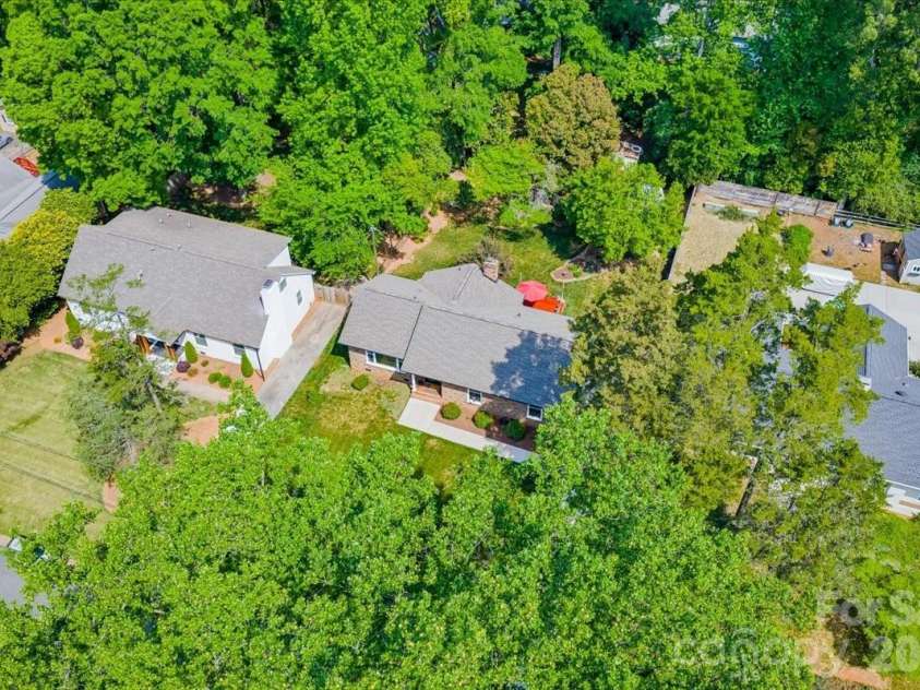 6701 Ronda Avenue, Charlotte, NC 28211.  MLS# CAR4375071, YatesRealty ID 16675. 