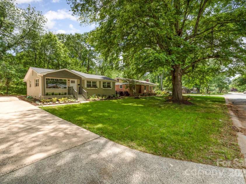 1208 Tarrington Avenue, Charlotte, NC 28205.  MLS# CAR4254274, YatesRealty ID 16676. 