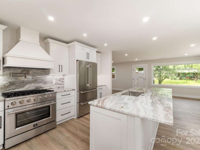 1208 Tarrington Avenue, Charlotte, NC 28205.  MLS# CAR4254274, YatesRealty ID 16676. 