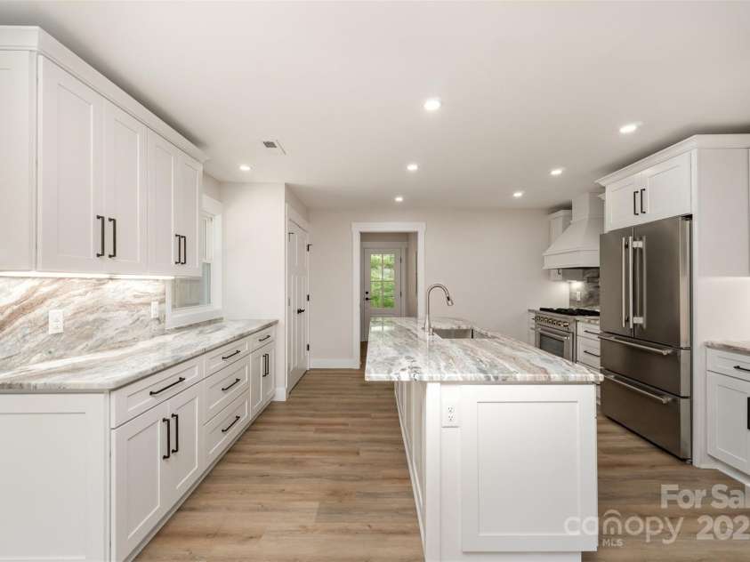 1208 Tarrington Avenue, Charlotte, NC 28205.  MLS# CAR4254274, YatesRealty ID 16676. 