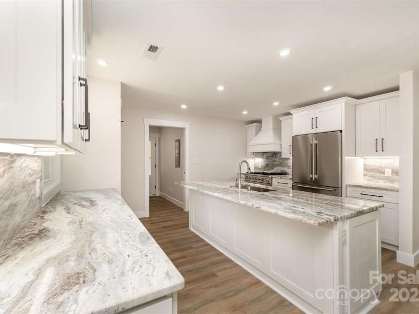 1208 Tarrington Avenue, Charlotte, NC 28205.  MLS# CAR4254274, YatesRealty ID 16676. 