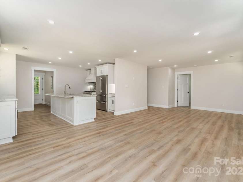 1208 Tarrington Avenue, Charlotte, NC 28205.  MLS# CAR4254274, YatesRealty ID 16676. 