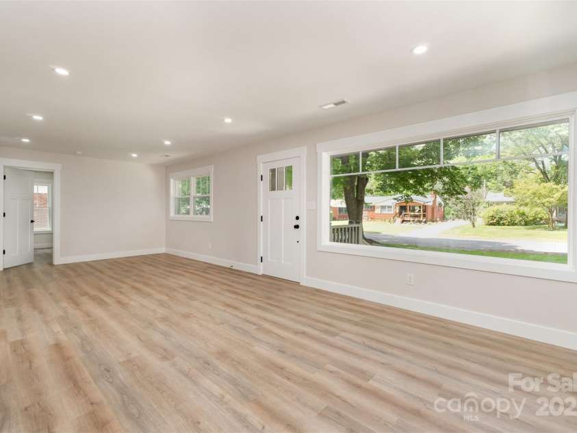 1208 Tarrington Avenue, Charlotte, NC 28205.  MLS# CAR4254274, YatesRealty ID 16676. 