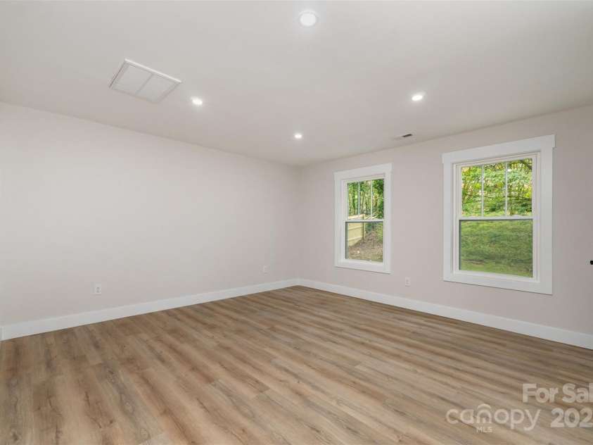 1208 Tarrington Avenue, Charlotte, NC 28205.  MLS# CAR4254274, YatesRealty ID 16676. 