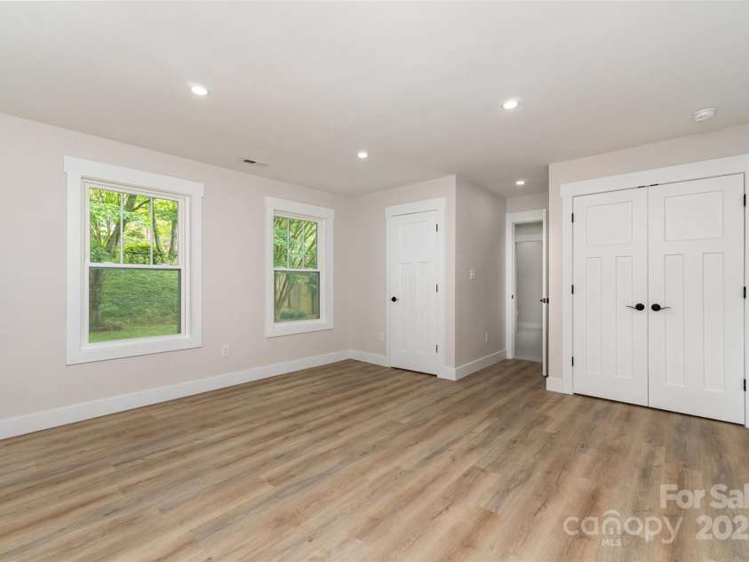 1208 Tarrington Avenue, Charlotte, NC 28205.  MLS# CAR4254274, YatesRealty ID 16676. 