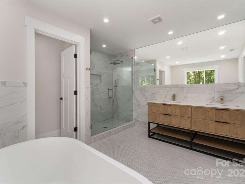 1208 Tarrington Avenue, Charlotte, NC 28205.  MLS# CAR4254274, YatesRealty ID 16676. 