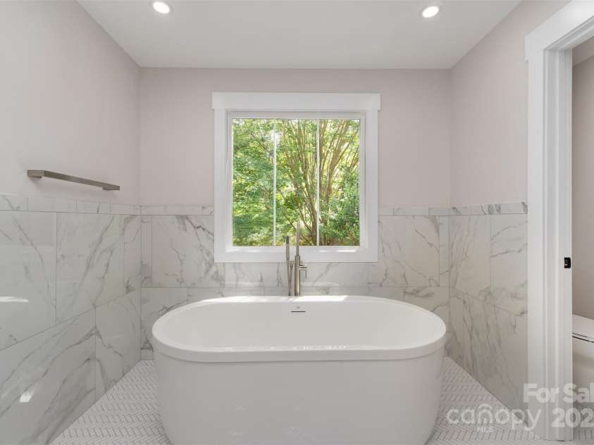 1208 Tarrington Avenue, Charlotte, NC 28205.  MLS# CAR4254274, YatesRealty ID 16676. 