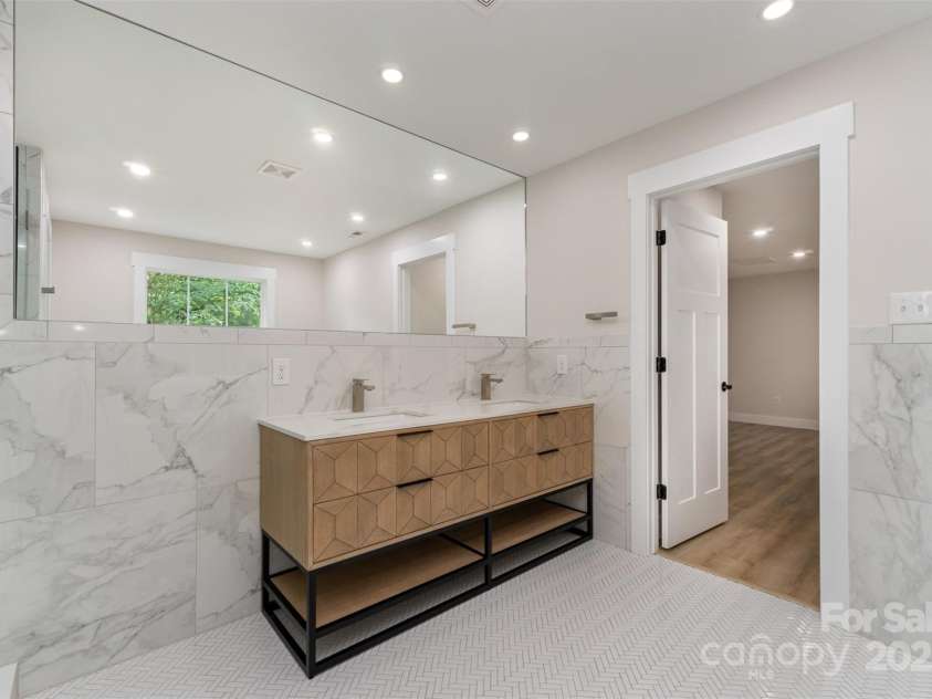 1208 Tarrington Avenue, Charlotte, NC 28205.  MLS# CAR4254274, YatesRealty ID 16676. 