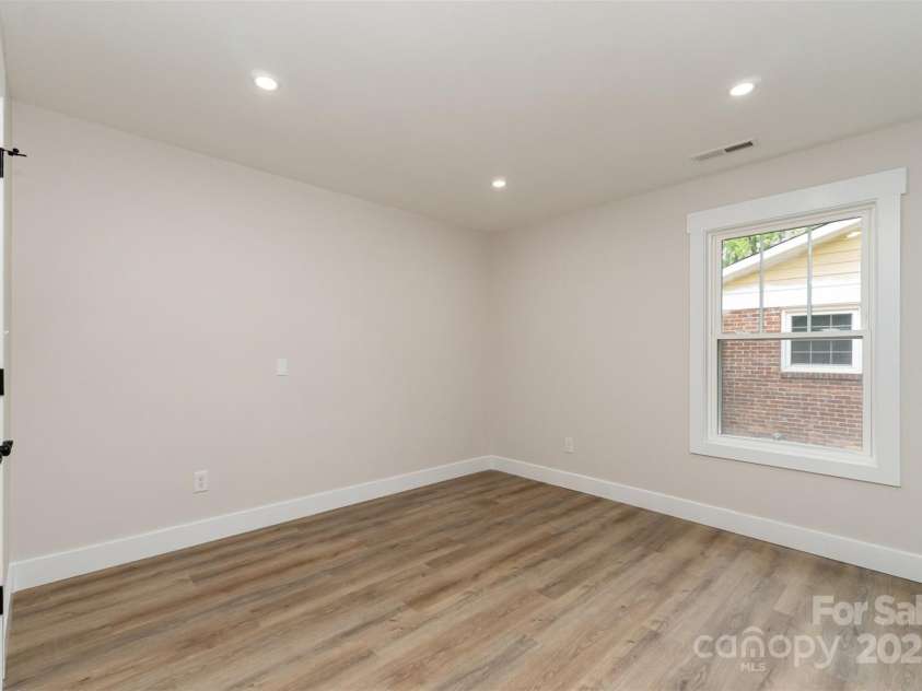 1208 Tarrington Avenue, Charlotte, NC 28205.  MLS# CAR4254274, YatesRealty ID 16676. 