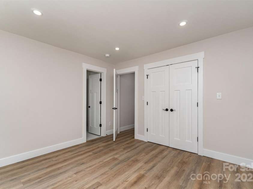 1208 Tarrington Avenue, Charlotte, NC 28205.  MLS# CAR4254274, YatesRealty ID 16676. 