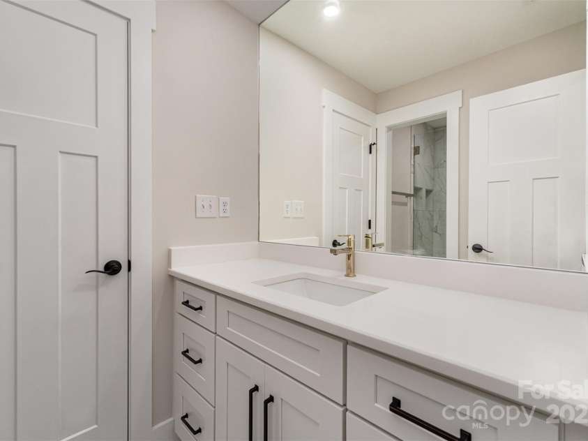 1208 Tarrington Avenue, Charlotte, NC 28205.  MLS# CAR4254274, YatesRealty ID 16676. 