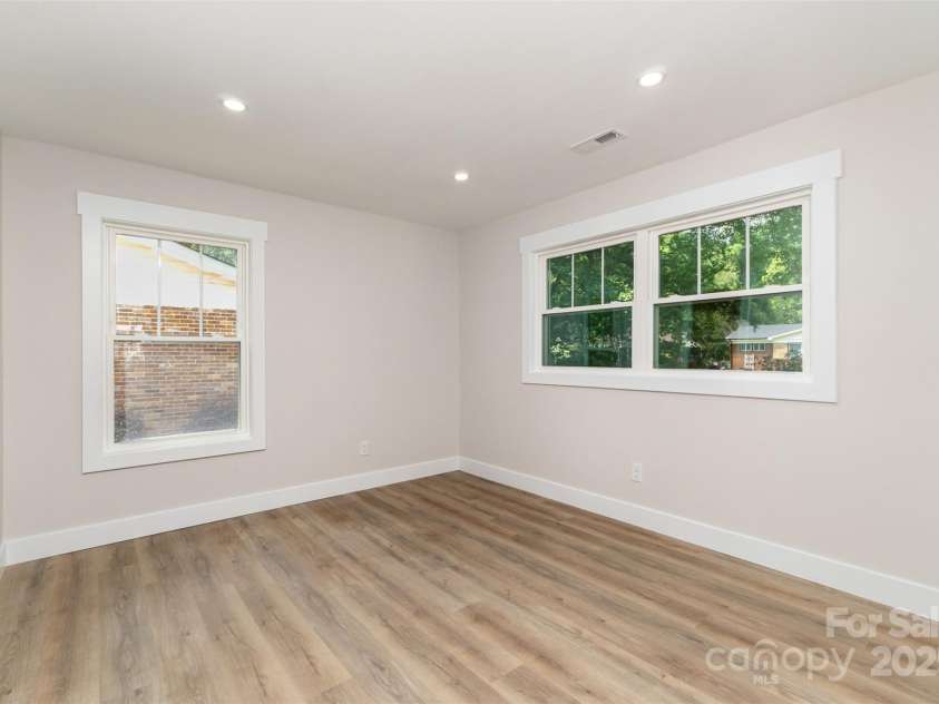 1208 Tarrington Avenue, Charlotte, NC 28205.  MLS# CAR4254274, YatesRealty ID 16676. 