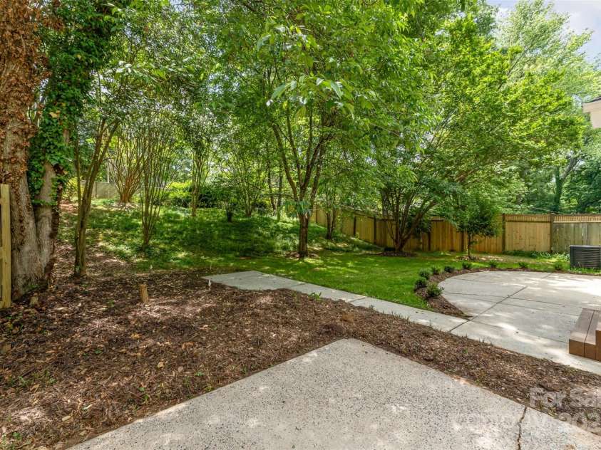 1208 Tarrington Avenue, Charlotte, NC 28205.  MLS# CAR4254274, YatesRealty ID 16676. 