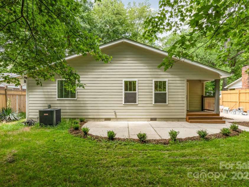 1208 Tarrington Avenue, Charlotte, NC 28205.  MLS# CAR4254274, YatesRealty ID 16676. 