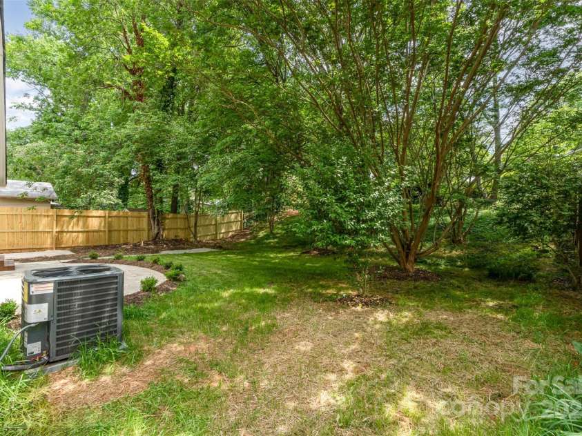 1208 Tarrington Avenue, Charlotte, NC 28205.  MLS# CAR4254274, YatesRealty ID 16676. 
