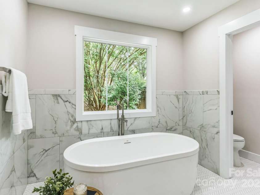 1208 Tarrington Avenue, Charlotte, NC 28205.  MLS# CAR4281436, YatesRealty ID 16676. 