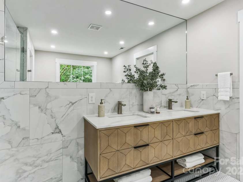 1208 Tarrington Avenue, Charlotte, NC 28205.  MLS# CAR4281436, YatesRealty ID 16676. 