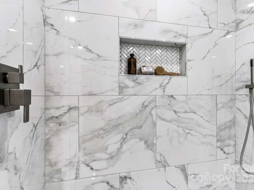 1208 Tarrington Avenue, Charlotte, NC 28205.  MLS# CAR4281436, YatesRealty ID 16676. 