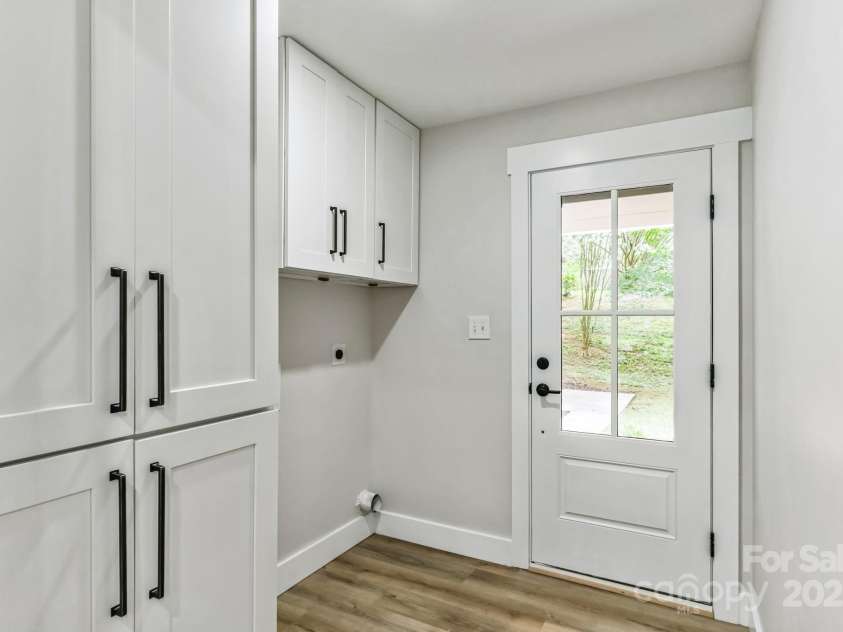 1208 Tarrington Avenue, Charlotte, NC 28205.  MLS# CAR4281436, YatesRealty ID 16676. 