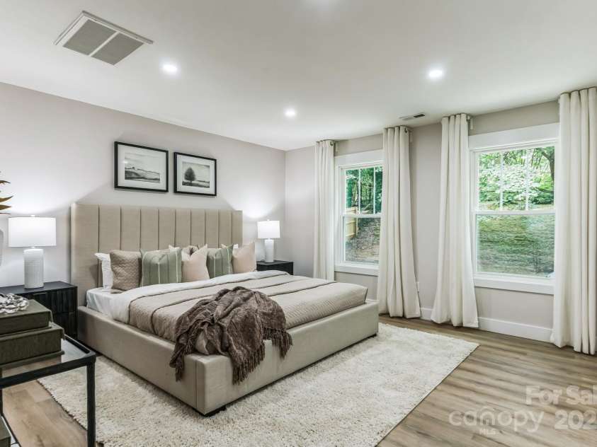 1208 Tarrington Avenue, Charlotte, NC 28205.  MLS# CAR4281436, YatesRealty ID 16676. Primary Bedroom with Ensuite