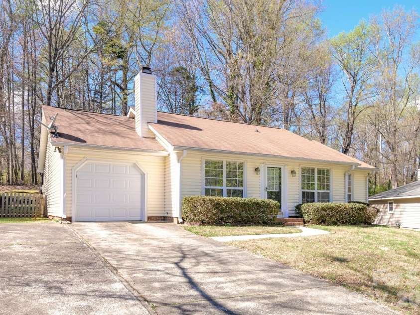 9208 Chislehurst Road, Mint Hill, NC 28227.  MLS# CAR4352582, YatesRealty ID 16676. 