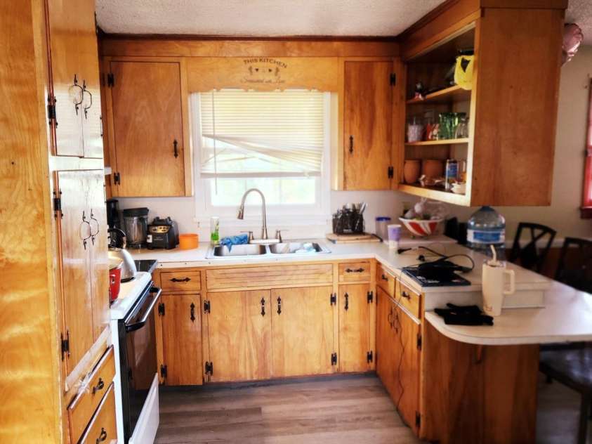 2040 25th Street Drive, Hickory, NC 28601.  MLS# CAR4205474, YatesRealty ID 16677. Kitchen