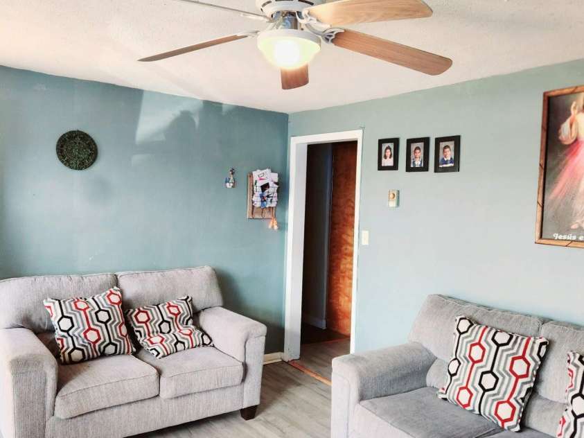 2040 25th Street Drive, Hickory, NC 28601.  MLS# CAR4205474, YatesRealty ID 16677. Living room