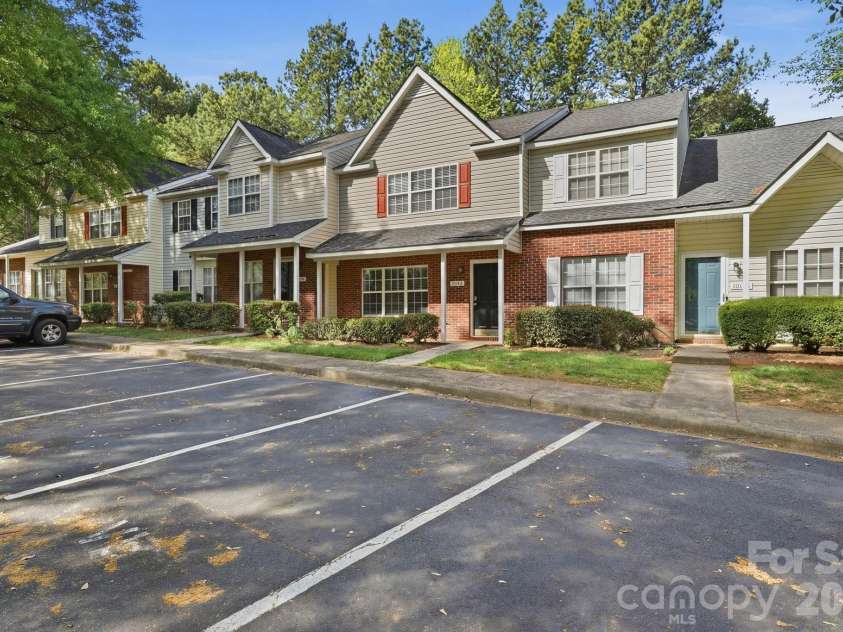 10142 Forest Landing Drive, Charlotte, NC 28213.  MLS# CAR4367589, YatesRealty ID 16678. 