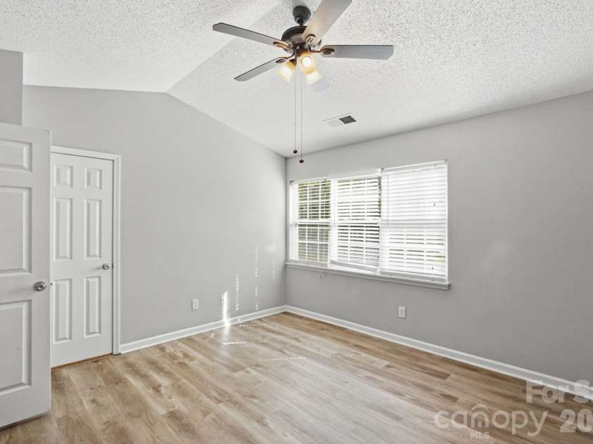 10142 Forest Landing Drive, Charlotte, NC 28213.  MLS# CAR4367589, YatesRealty ID 16678. 