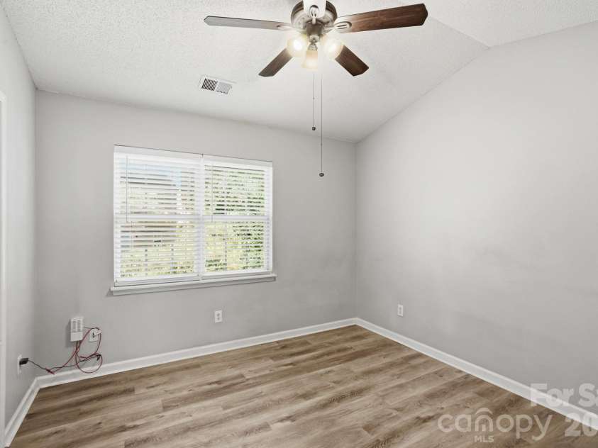 10142 Forest Landing Drive, Charlotte, NC 28213.  MLS# CAR4367589, YatesRealty ID 16678. 