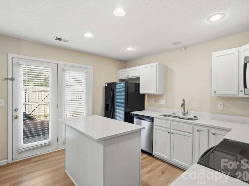10142 Forest Landing Drive, Charlotte, NC 28213.  MLS# CAR4367589, YatesRealty ID 16678. 