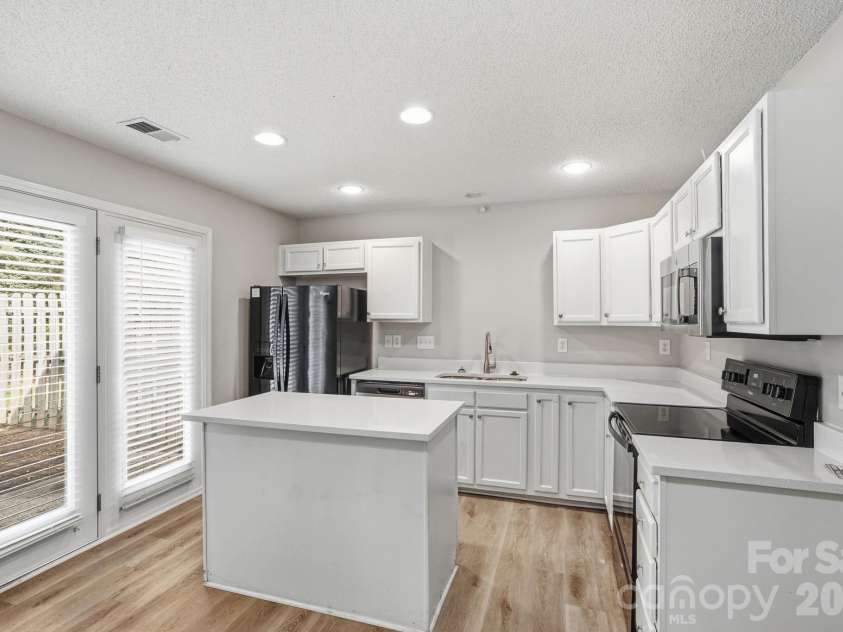 10142 Forest Landing Drive, Charlotte, NC 28213.  MLS# CAR4367589, YatesRealty ID 16678. 