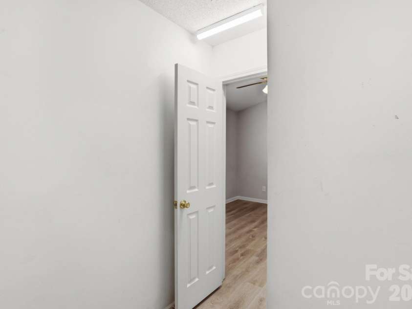 10142 Forest Landing Drive, Charlotte, NC 28213.  MLS# CAR4367589, YatesRealty ID 16678. 
