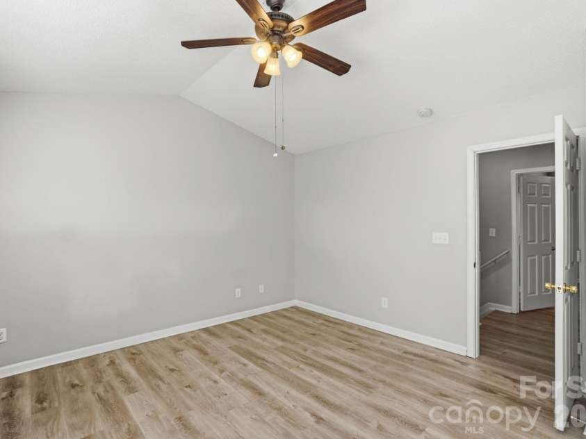 10142 Forest Landing Drive, Charlotte, NC 28213.  MLS# CAR4367589, YatesRealty ID 16678. 