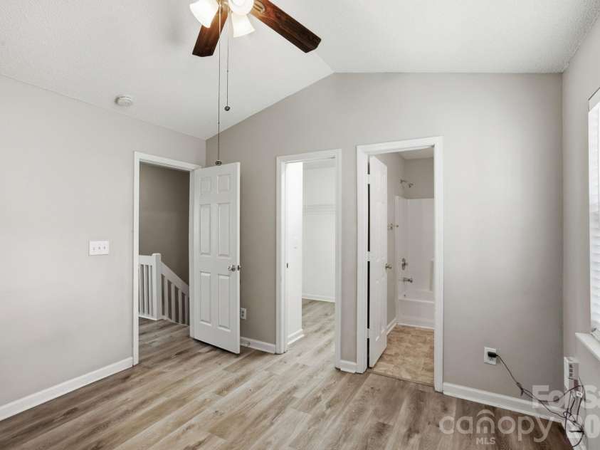10142 Forest Landing Drive, Charlotte, NC 28213.  MLS# CAR4367589, YatesRealty ID 16678. 