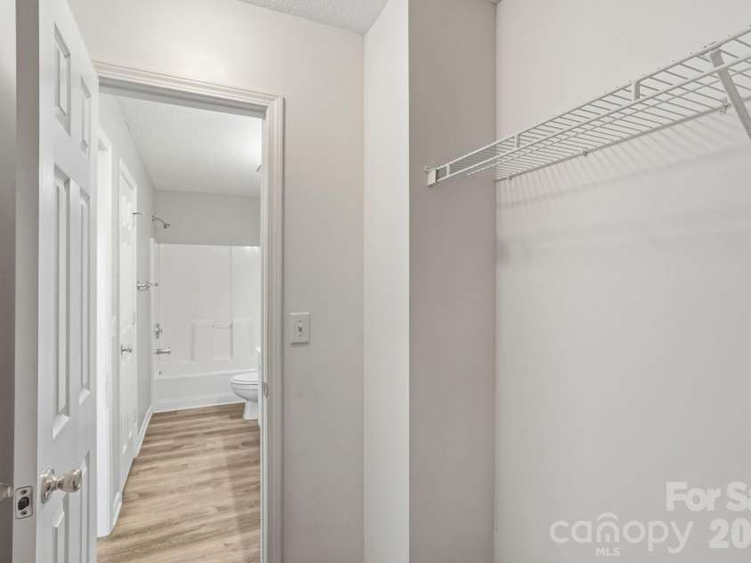10142 Forest Landing Drive, Charlotte, NC 28213.  MLS# CAR4367589, YatesRealty ID 16678. 