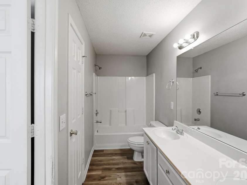 10142 Forest Landing Drive, Charlotte, NC 28213.  MLS# CAR4367589, YatesRealty ID 16678. 