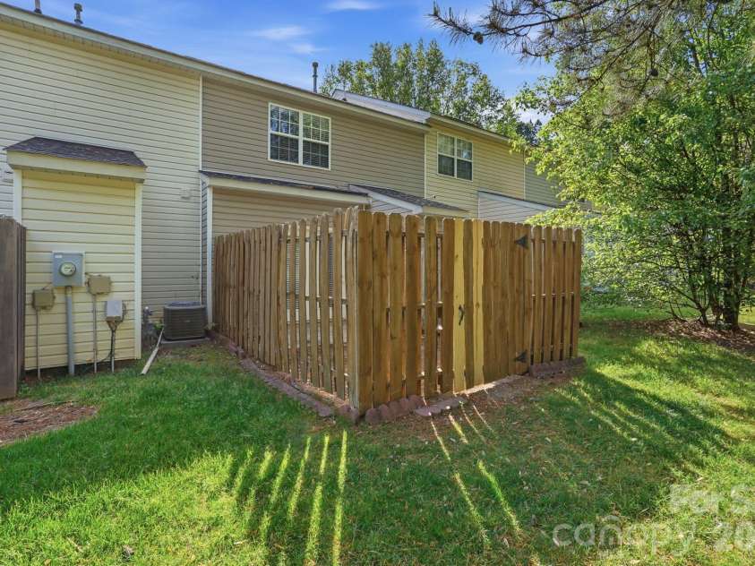 10142 Forest Landing Drive, Charlotte, NC 28213.  MLS# CAR4367589, YatesRealty ID 16678. 
