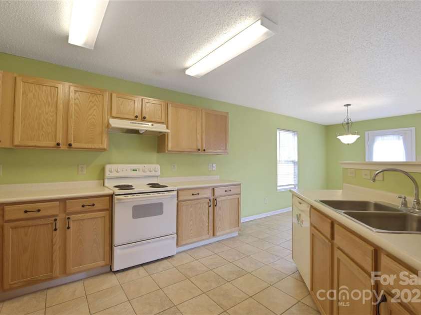 1114 Fenwick Court, Clover, SC 29710.  MLS# CAR4207144, YatesRealty ID 16678. 