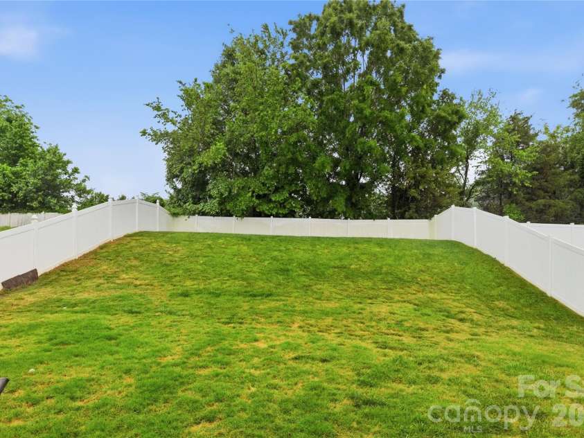 122 Colville Road, Mooresville, NC 28117.  MLS# CAR4366748, YatesRealty ID 16679. 